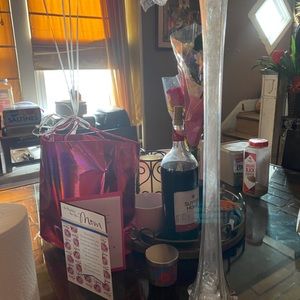 Tower vases 24 inches tall 4 black /12 white